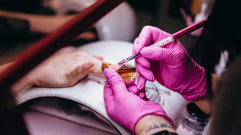 How Much Does A Licensed Cosmetologist Make In California?